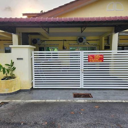 D'Haja 61 Klia Sepang With 3 Airconds & Wifi Villa Бантинг Екстериор снимка