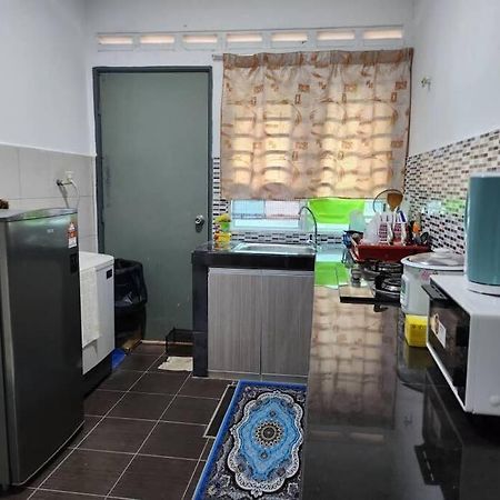 D'Haja 61 Klia Sepang With 3 Airconds & Wifi Villa Бантинг Екстериор снимка