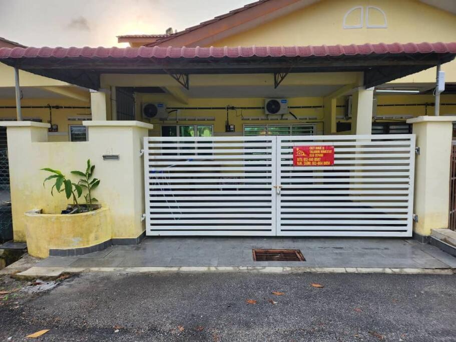 D'Haja 61 Klia Sepang With 3 Airconds & Wifi Villa Бантинг Екстериор снимка